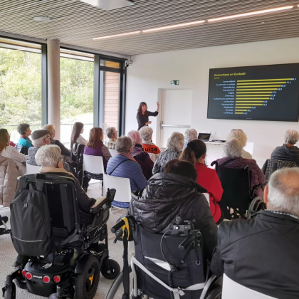 Fotografía de la charla sobre edadismo impartida por Elena del Barrio en Lugaritz