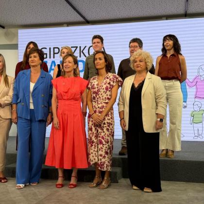 Imagen de las personas participantes del encuentro Gipuzkoa Zainduz Imagen de las personas participantes del encuentro Gipuzkoa Zainduz